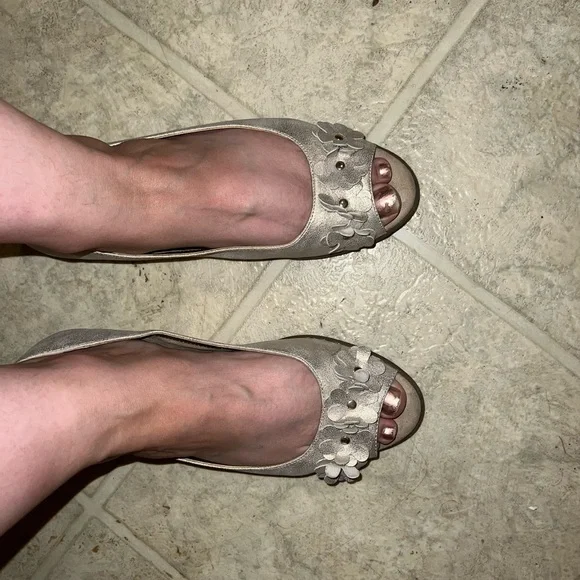 A2 By Aerosoles Champagne/Light Gold Floral Flats - Picture 5 of 6